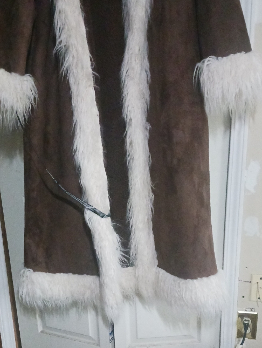 Boohoo Brown Faux-Suede Long Trench with Cream Faux-Fur Trim - Picture 6 of 7